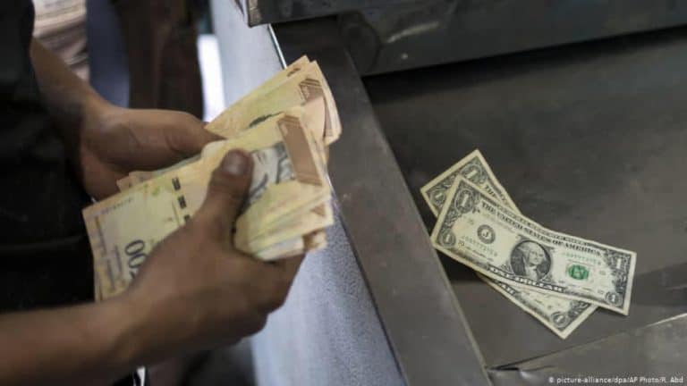 La dolarización y el despojo en Venezuela