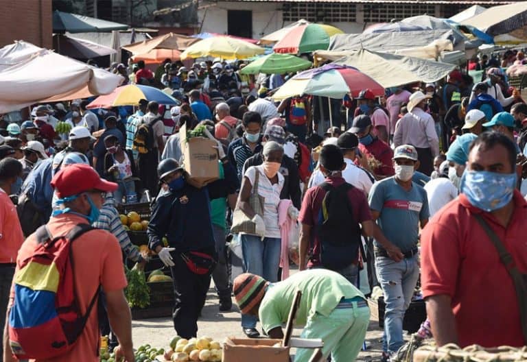 Sigue-el-paquetazo-de-maduro-ahora-son-los-bodegones-de-la-gasolina