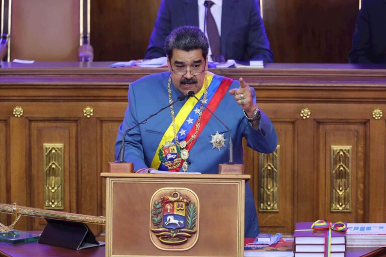LA PREPOTENCIA DEL OPRESOR